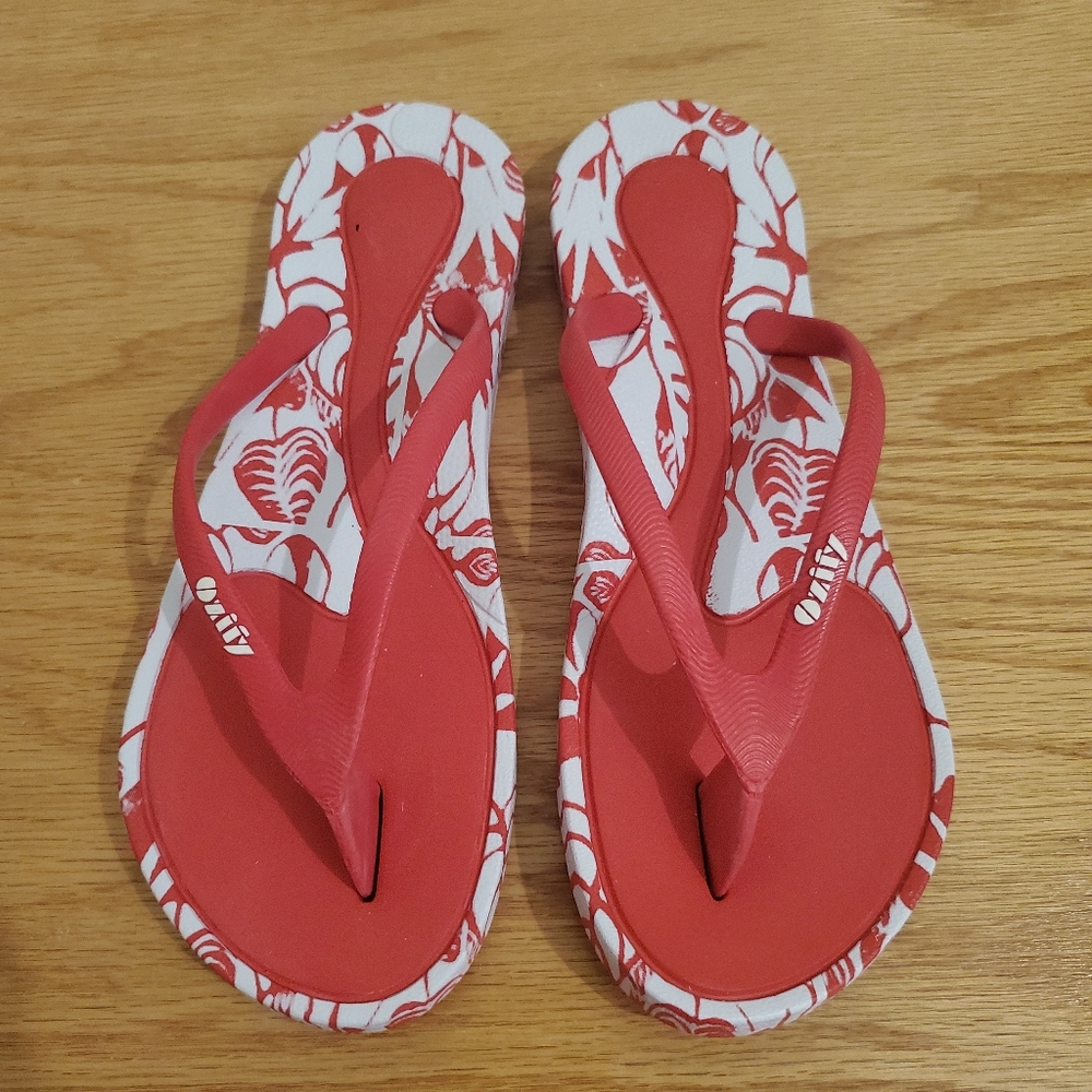 Women's designer flip flop sandals floral sz 7